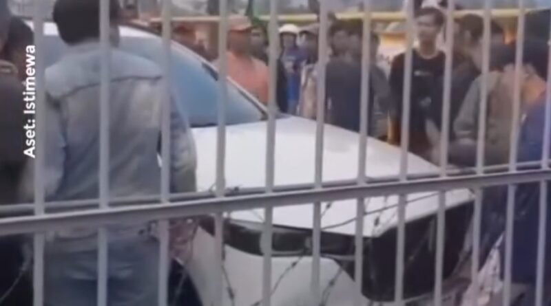 Video anggota DPRD Cilegon, menyerempet sejumlah buruh saat berunjuk rasa