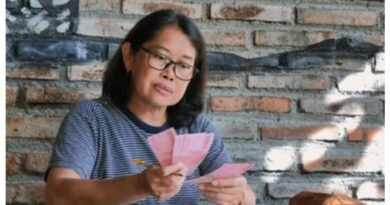 Pedagang menghitung hasil dagangan nya | ilustrasi google