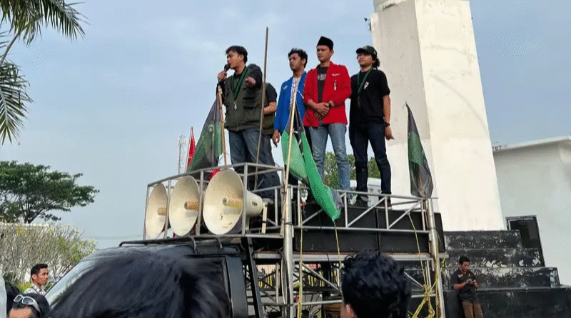 Aksi mahasiswa depan kantor KP3B Provinsi Banten