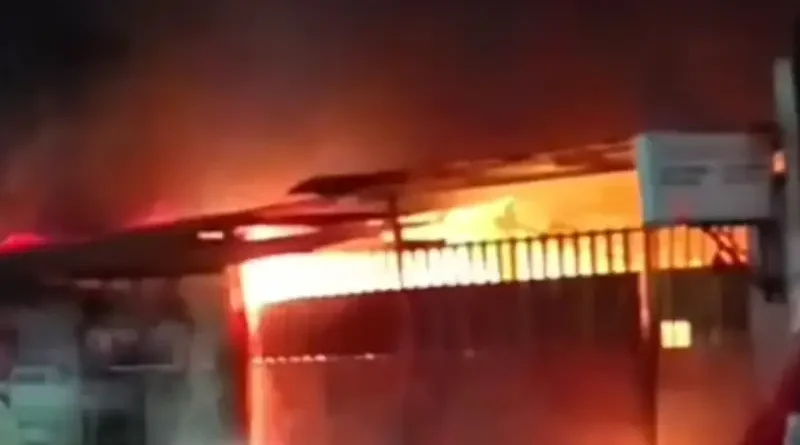 Warung sate milik warga Thionghoa ludes terbakar