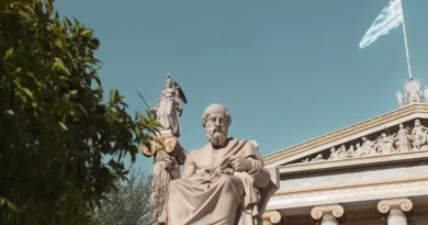 Patung Plato di Athena