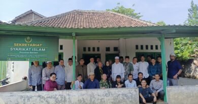Ketua dan Anggota Syarikat Islam Berfoto Bersama untuk mendukung pengembalian tanah warga yang dirampas PIK 2