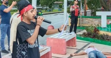 Aktivis LMND Bireun Aceh Membaca Tuntutan nya di hadapan massa aksi