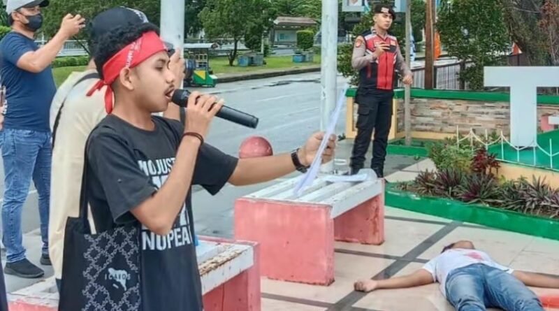 Aktivis LMND Bireun Aceh Membaca Tuntutan nya di hadapan massa aksi