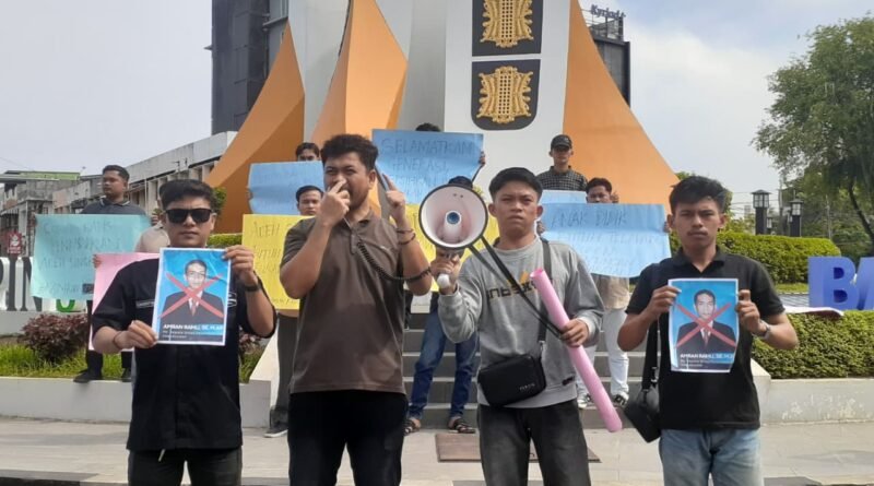 LMND gelar Aksi Demonstrasi di Tugu Simpang Lima