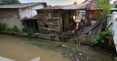 Belakang pemukiman rumah warga dekat berhadapan benteng Speelwijk