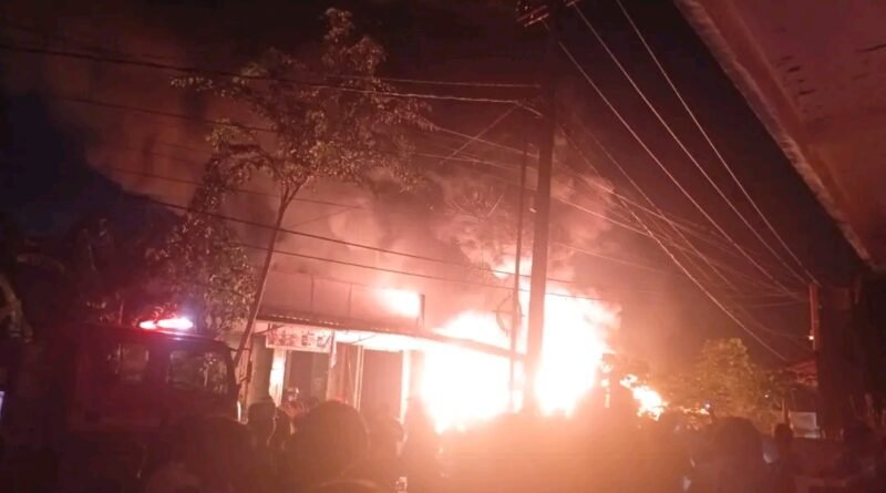 Kebakaran di kawasan Perumahan Taman Raya Cilegon, Kelurahan Panggung Rawi, Kec Jombang, Kota Cilegon 