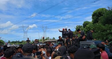 protes warga Bojonegara dan Pulo Ampel kembali mencuat terkait kebijakan jam operasional truk tambang dalam Peraturan Gubernur (Pergub) Banten