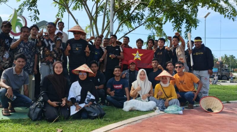 warga dari 19 desa di Kecamatan Cot Girek dan Pirak Timu yang menuntut penyelesaian sengketa agraria