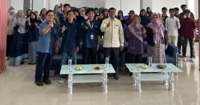 Foto Bersama para mahasiswa penerima KIP-K dari berbagai angkatan