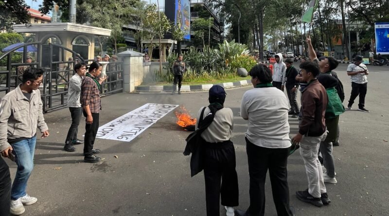 Himpunan Mahasiswa Islam (HMI) Cabang Tangerang Raya menyampaikan kritik keras terhadap kondisi tata kelola pemerintahan Kota Tangerang