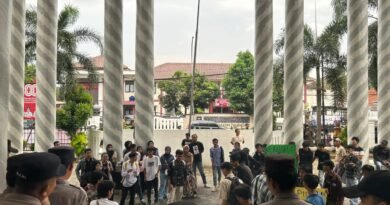 Sejumlah aktivis pendidikan menyoroti buruknya pemenuhan hak-hak pendidikan di Kabupaten Pandeglang