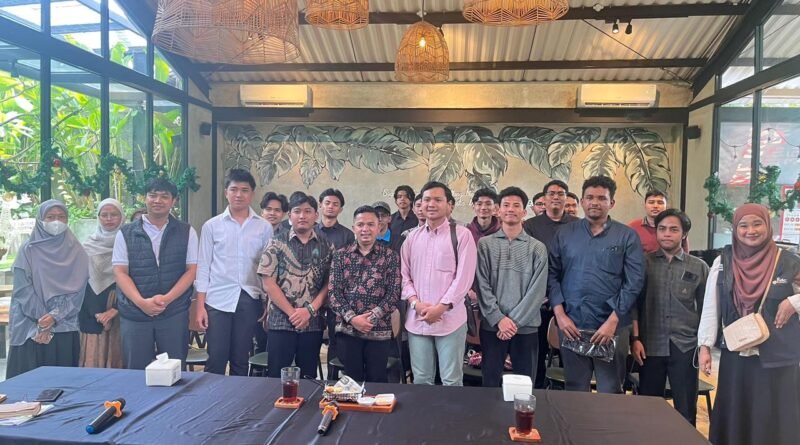 Foto bersama Bawaslu dan PB PII dalam acara kegiatan sosialisasi dan penguatan pengawasan partisipatif