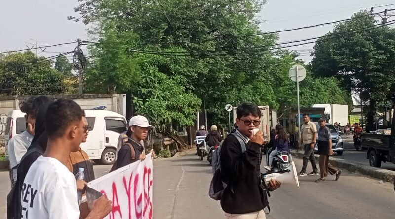 ‎Sekum Somasi, Holid Safei