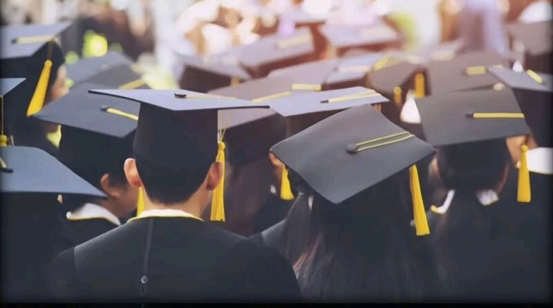 lulusan perguruan tinggi