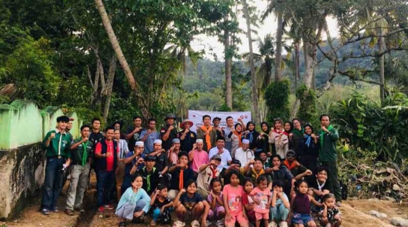 Foto bersama Pusat Koordinasi Nasional (PKN) MAPALA Se-Indonesia bersama Pusat Koordinasi Daerah (PKD) MAPALA Se-Indonesia