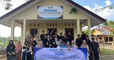 Melalui Program LENS, Mahasiswa Matangkuli Bersihkan Sisa Banjir di Rumah Ibadah