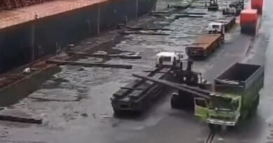 Kecelakaan kerja terjadi di area dermaga PT Pelabuhan Indonesia (Pelindo) melibatkan kendaraan operasional dan alat berat saat proses bongkar muat berlangsung