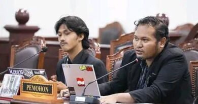 Dua mahasiswa Universitas Nahdlatul Ulama Indonesia (UNUSIA)