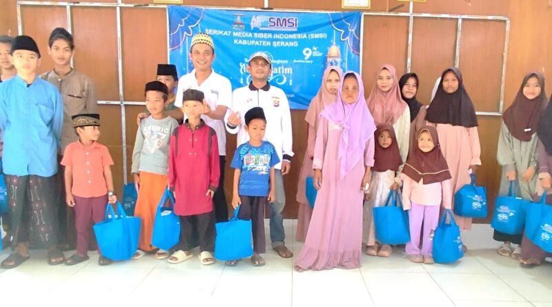 Foto bersama santunan kepada puluhan anak yatim di Kecamatan Kramatwatu