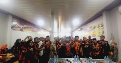 Foto bersama Majelis Pimpinan Cabang (MPC) Pemuda Pancasila Kota Tangerang