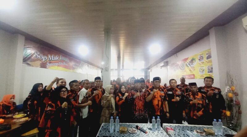 Foto bersama Majelis Pimpinan Cabang (MPC) Pemuda Pancasila Kota Tangerang