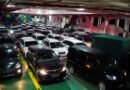 Antrean kendaraan di dalam kapal menuju pelabuhan penyebrangan selanjutnya