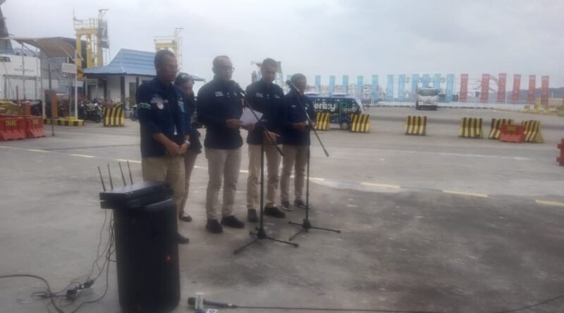 ASDP beserta jajarannya konferensi pers di Bakauheni Lampung