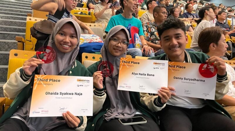 Tiga santri yang tergabung dalam tim tersebut yakni Ghaida Syakwa Naja, Alya Naila Bana, dan Danny Suryadharma