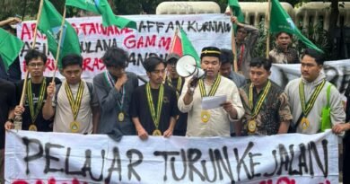 Pelajar Islam Indonesia (PII) memadati jalanan ibu kota dalam sebuah aksi unjuk rasa