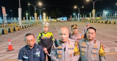 Kapolda Banten Hengky bersama Direktur Utama ASDP Heru Widodo saat ditemui awak media