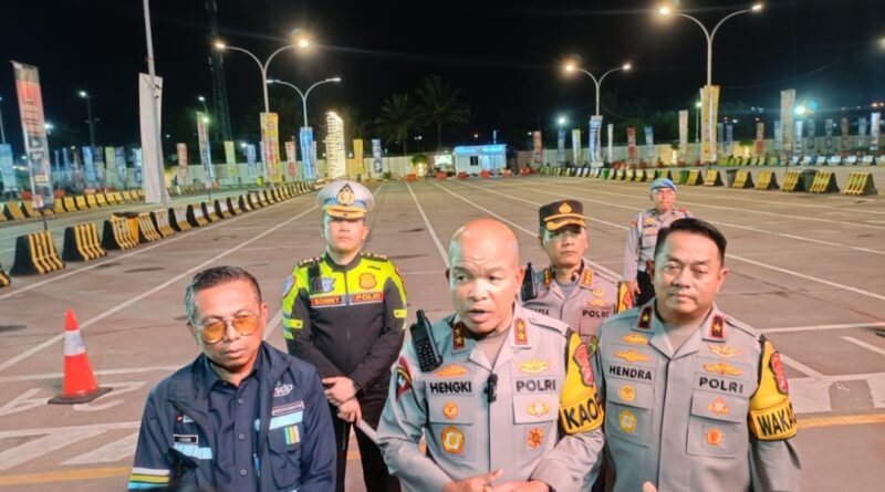 Kapolda Banten Hengky bersama Direktur Utama ASDP Heru Widodo saat ditemui awak media