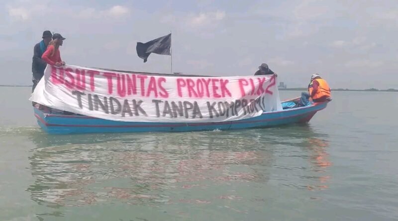 Foto sumber: Fb Nelayan Kholid | Nelayan menuntut keadilan untuk mengusut tuntas kasus pagar laut