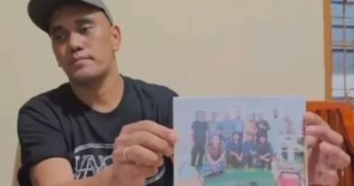 Salah satu awak kapal Ashari Samadikun yang ada di foto