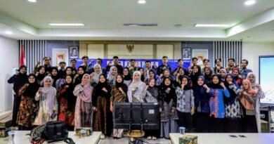 Foto bersama peserta pelatihan jurnalistik di gedung Kominfo Provinsi Banten