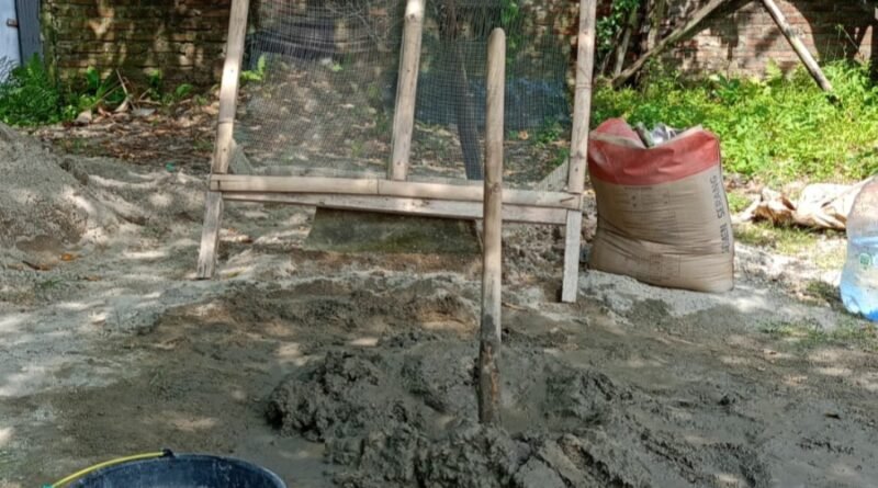 Foto: semen dan adukan pasir guna melester tembok