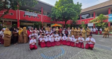 Foto Bersama UPT SDN Karawaci Baru 2