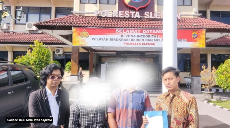 Keluarga almarhum Dimas Sulistiyo Wibowo