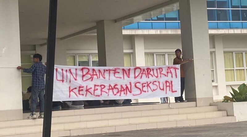 Dugaan Kekerasan Seksual di UIN Banten: Mahasiswa Geruduk Fakultas, Wadek III Janji Tahan Sidang Skripsi Terduga Pelaku. 