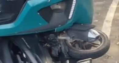 Kecelakaan lalulintas bus asli prima tabrak sepeda motor saat lampu di Palima Kota serang