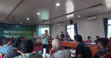 Anggota Bawaslu Provinsi Banten, Badrul Munir, menjadi narasumber dalam kegiatan Latihan Kader II (LK II)