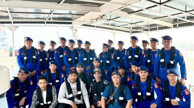 Delegasi pers dalam misi pencarian lima jurnalis dan tiga awak kapal yang hilang kontak saat meliput aktivitas Gunung Anak Krakatau (GAK) 