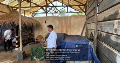 Penemuan derigen sekitar tujuh jerigen kosong oleh Kabidhumas Polda Banten Kombes Pol Maruli Ahiles Hutapea 