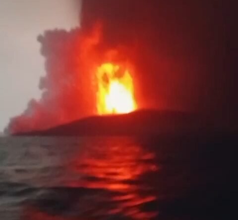 Aktivitas vulkanik Gunung Anak Krakatau