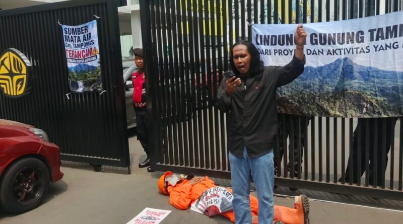 Faisal Ratuela, pengampanye anti-tambang dan energi berkeadilan WALHI Nasional