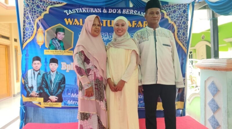 Foto bersama jelang keberangkatan umroh